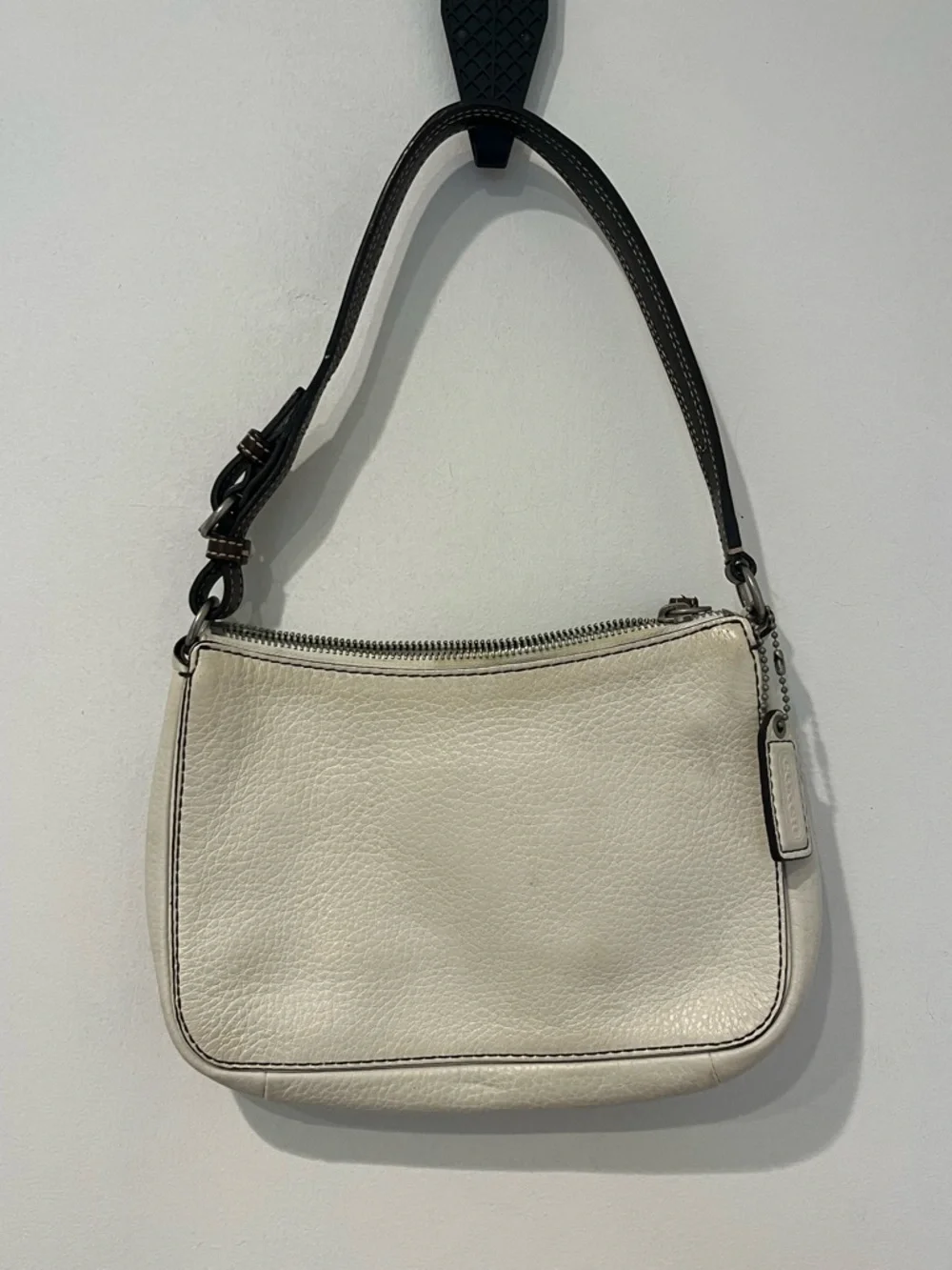 Vintage Coach White Leather Shoulder Bag with Brown Trim - Picture 2 of 6